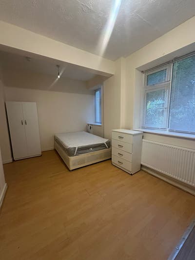 Studio Flat  Main Photo