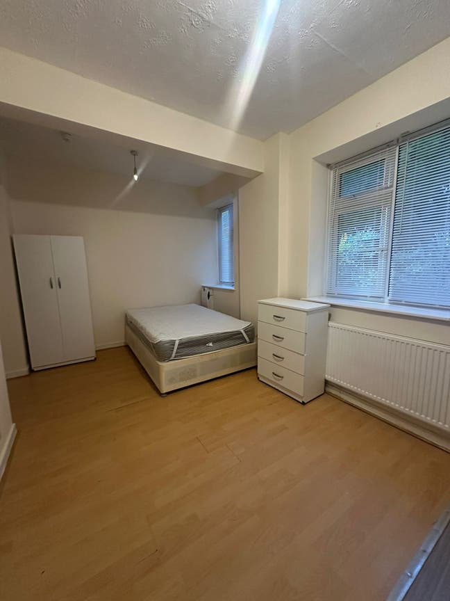 Studio Flat  Main Photo