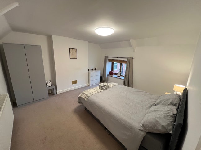 En suite room available. All bills in & parking Main Photo
