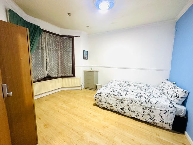 🌟 10 Mins to Stratford / Forest Gate 🛏 Main Photo
