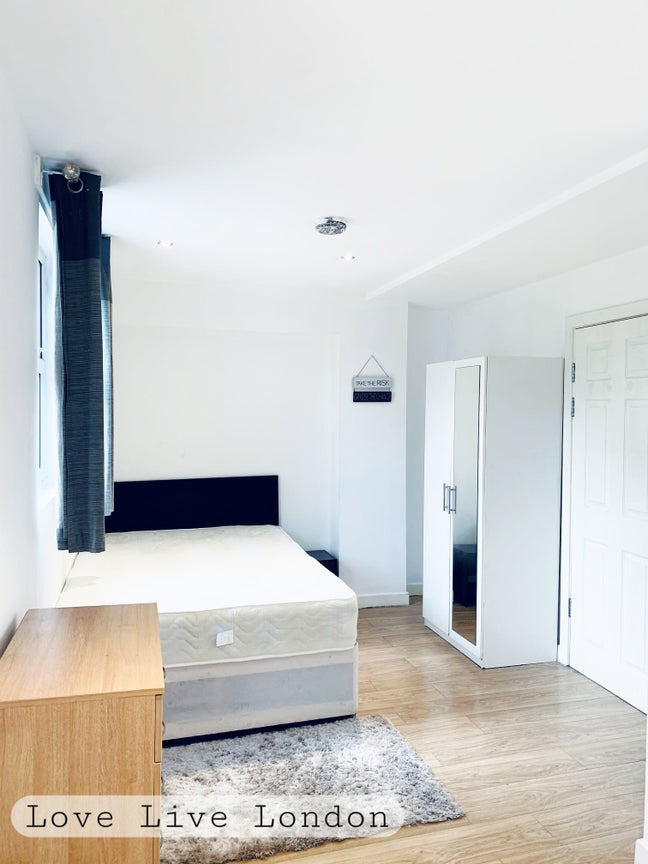 Furnished: Double Ensuite: All Bills Included  Main Photo