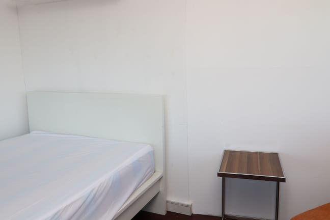 Spacious Double Room in Friendly 3-Bed Zone 3 Main Photo