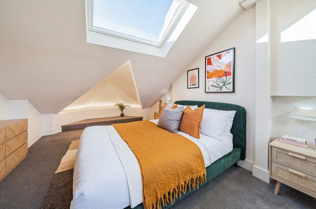 Spacious Double Room in Stylish 4-Bed House Main Photo