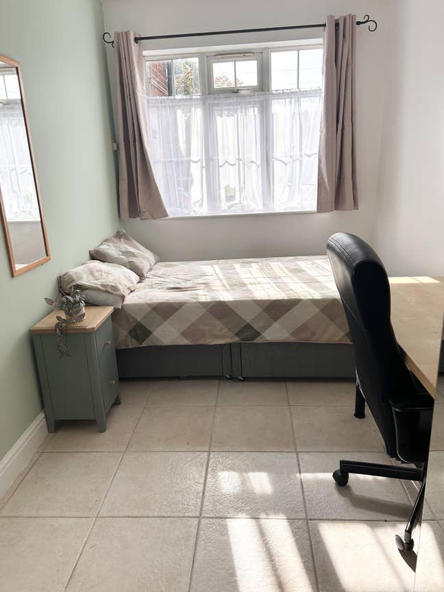 Studio and double ensuite room available Main Photo