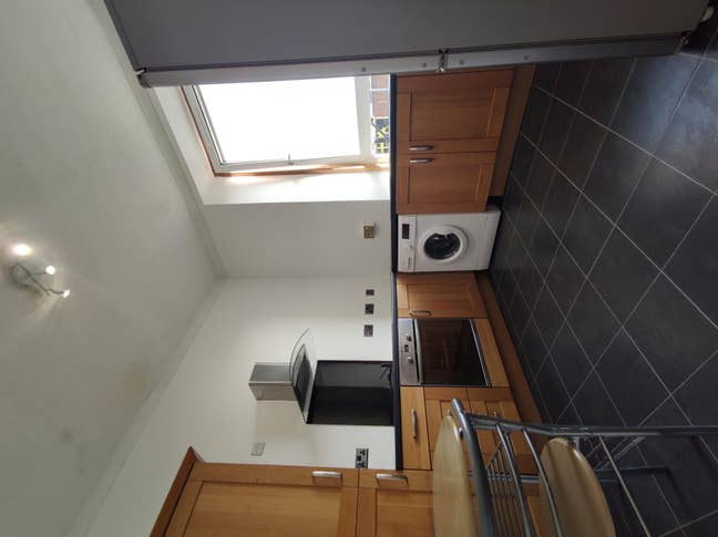 WHOLE FLAT 1 Bedroom, can be 2, close to subway Main Photo
