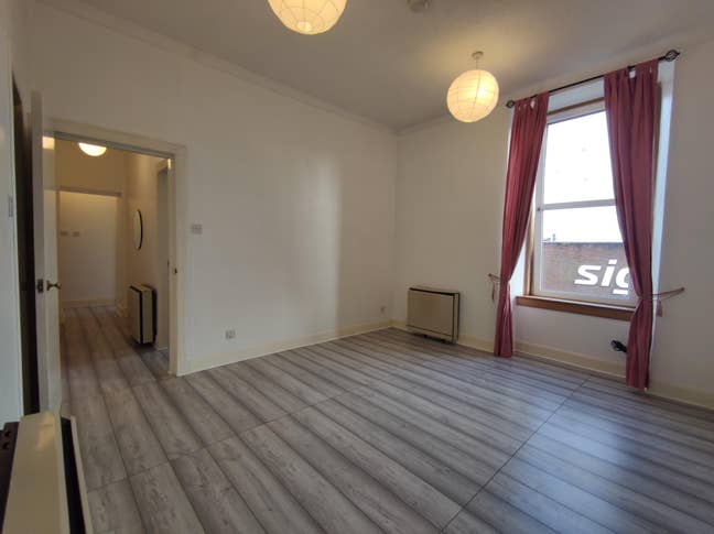 WHOLE FLAT 1 Bedroom, can be 2, close to subway Main Photo