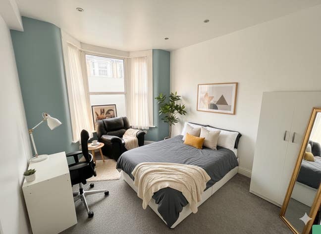 3 Supreme Rooms - 5min to Station - Shops closeby  Main Photo