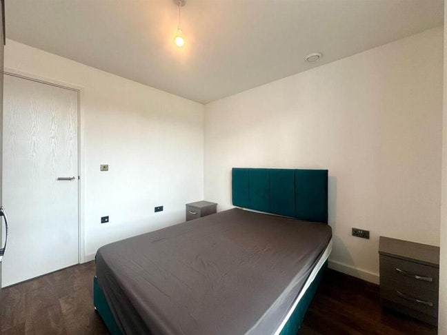 Spacious Room To Rent  Main Photo