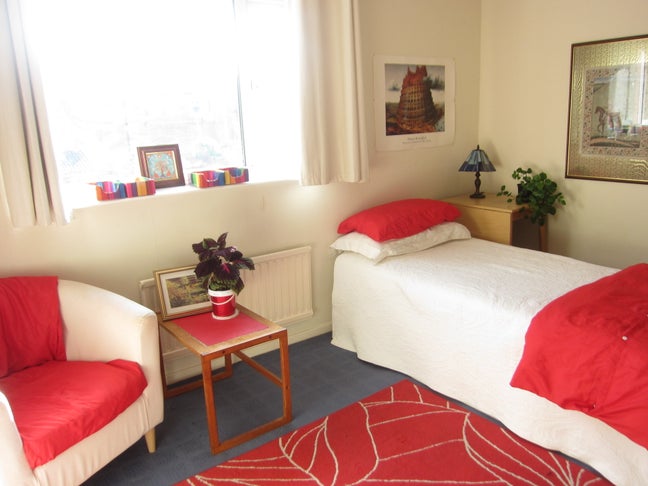 Nice furnished room in a quite cul-de-sac Main Photo