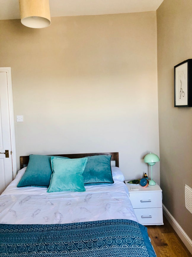 Double Room in beachside flat Main Photo