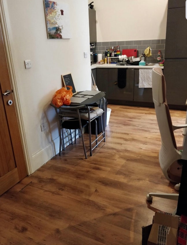 Tenant Wanted – Town Centre Flat Main Photo
