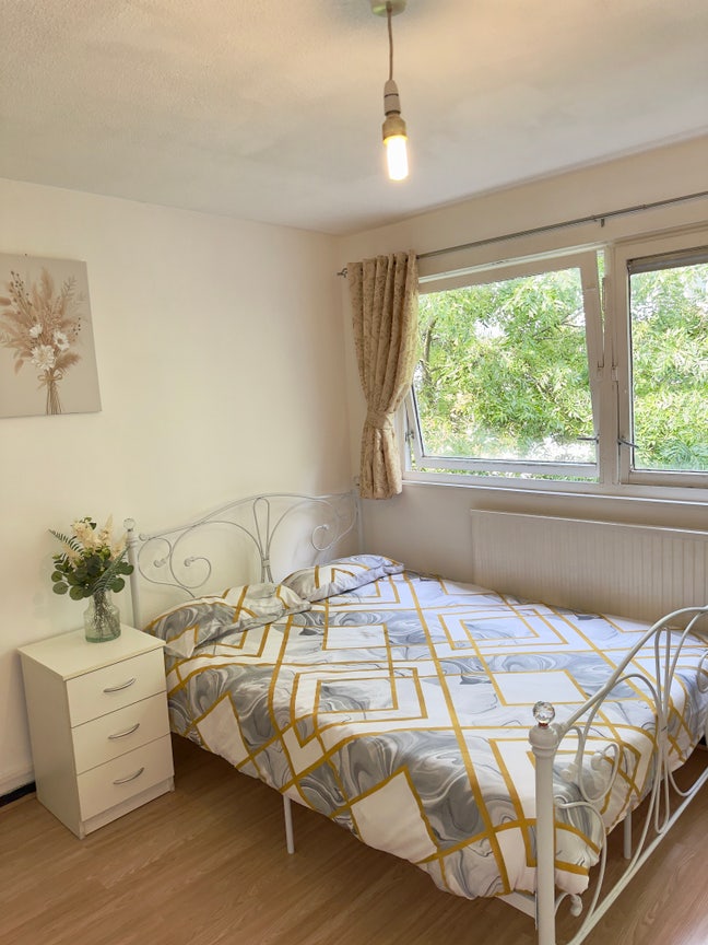 Huge Shoreditch Room! 5 Mins to Shoreditch Station Main Photo