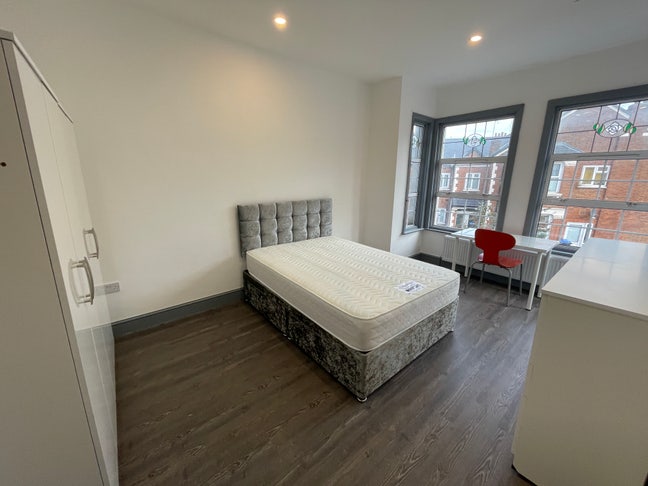 Modern Double Room – 5 min to Jubilee Line Main Photo