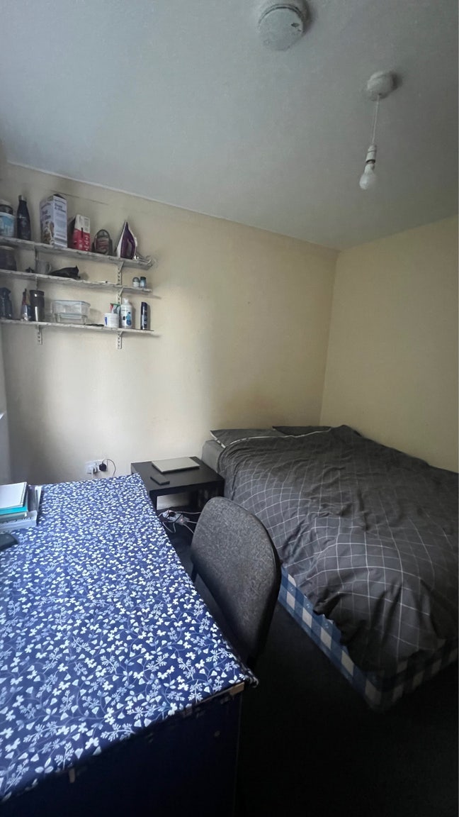 Rooms for students and professionals Main Photo