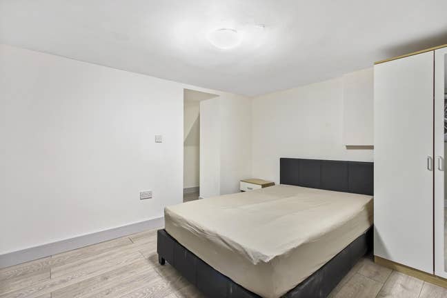 Spacious Double Bed for Couples - All Bills Inc Main Photo