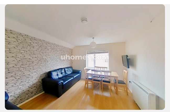 Room Available  Main Photo