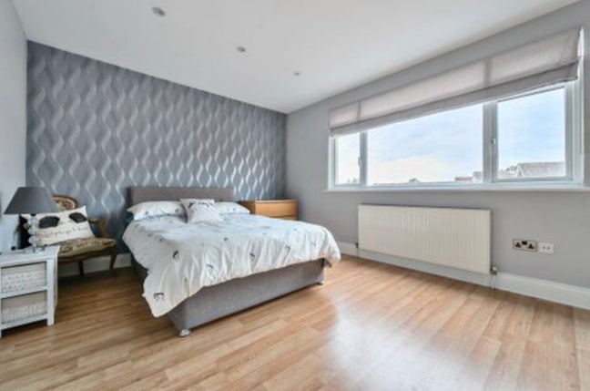 Room to rent on private gated beach estate  Main Photo