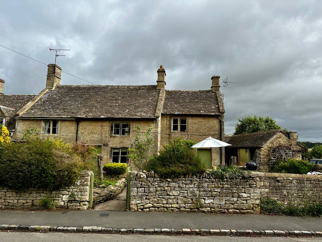 Double room to rent in charming cotswold cottage Main Photo