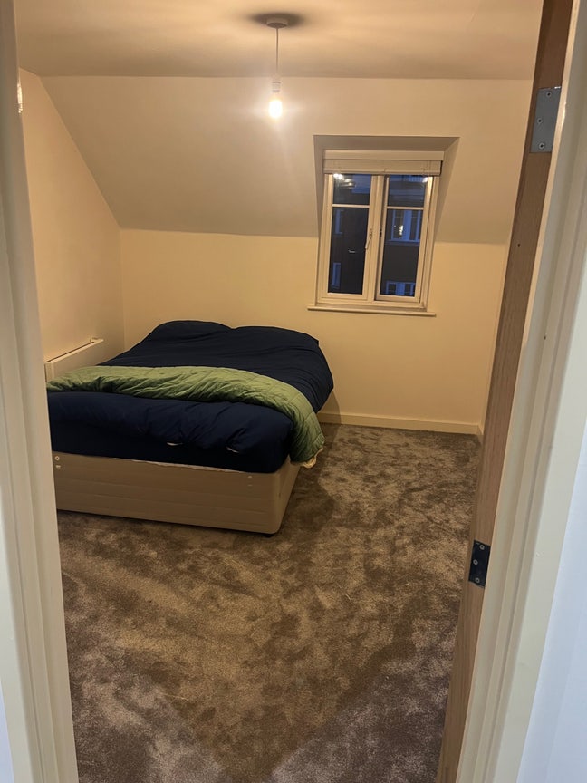 Double room with bathroom to rent Main Photo