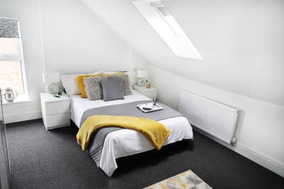 Large, top floor room in newly refurbished home Main Photo