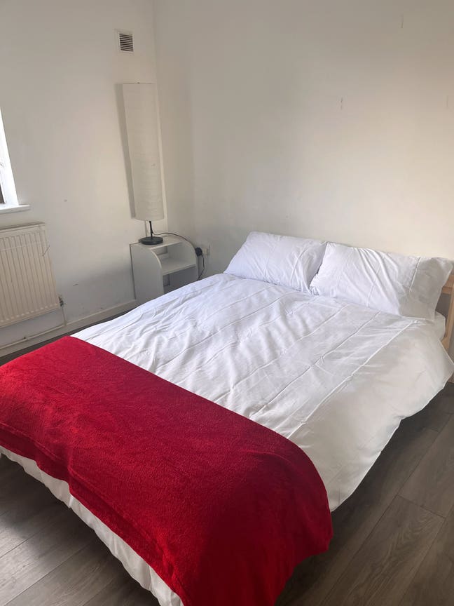 Beautiful Room in Thamesmead Main Photo