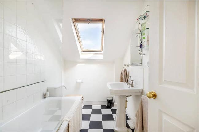 Large Couple Room Clapham - Move in 8Th November Main Photo