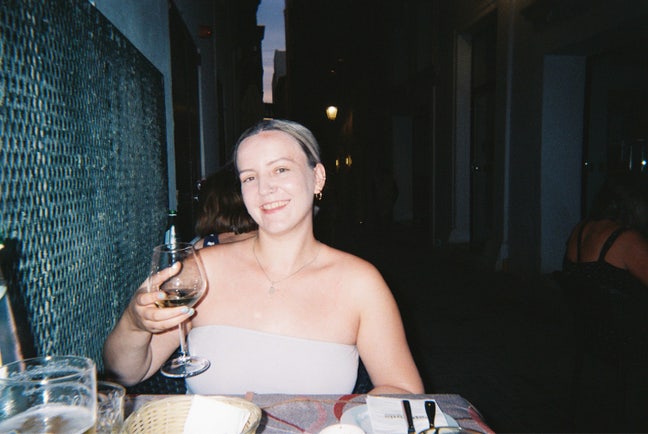 Professional female looking for house share  Main Photo