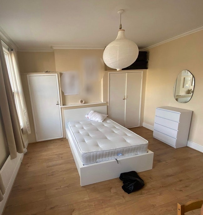 *Available 22 Nov* Large Double Room Uxbridge Rd  Main Photo