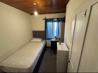 Lovely House - Bills and Wi-fi included!   Main Photo
