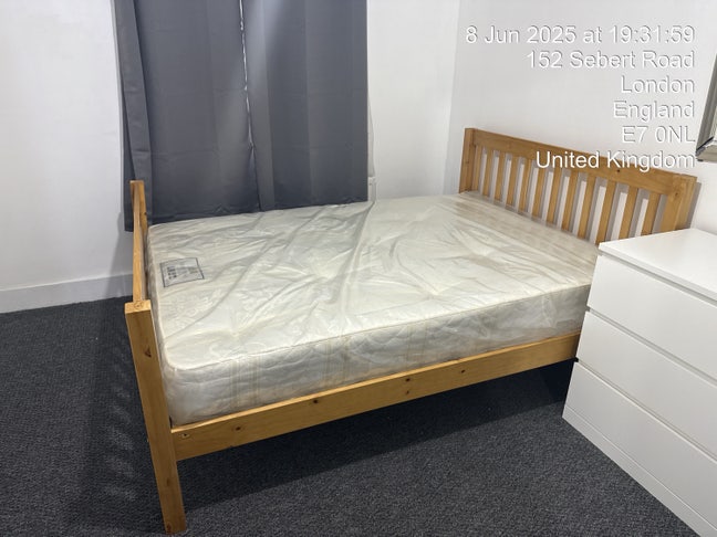 Single Ensuite Room  to Let Main Photo