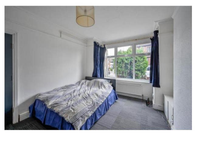 Large Double Room- Short term  Main Photo