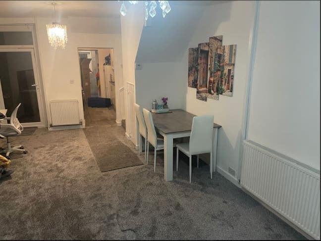 Spacious House in Uplands - All Welcome Main Photo