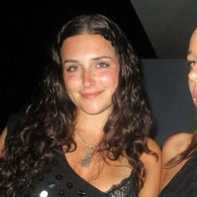 21 y/o Female Professional looking for room!!  Main Photo