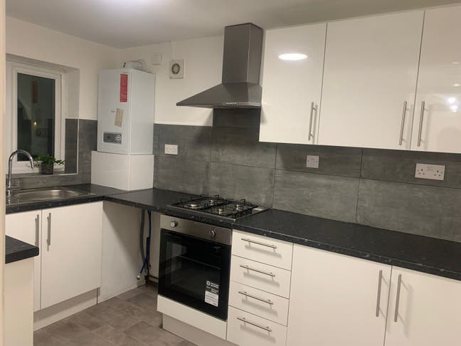 Large Double Room Main Photo