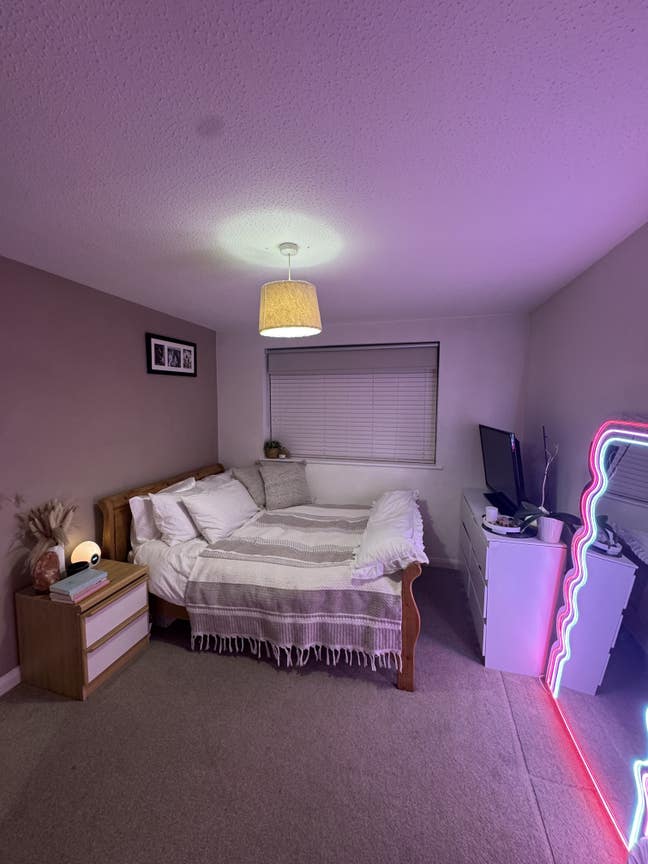 Double room with great transport links Main Photo