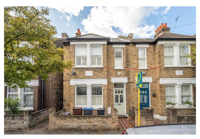 3 Bed Terraced House with 2+ Bathrooms Main Photo