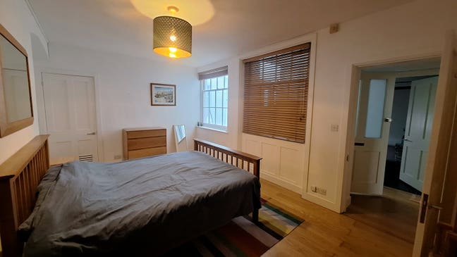 Large double room with en-suite Main Photo