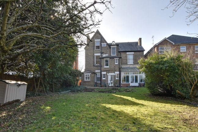 Large Victorian Rooms with Spacious Garden Main Photo