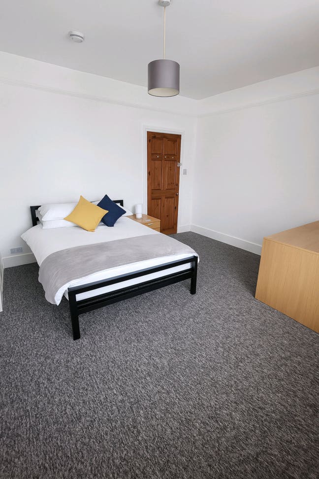 Stunning newly renovated rooms Main Photo