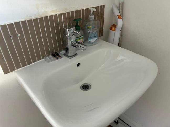 Furnished double room to let Main Photo