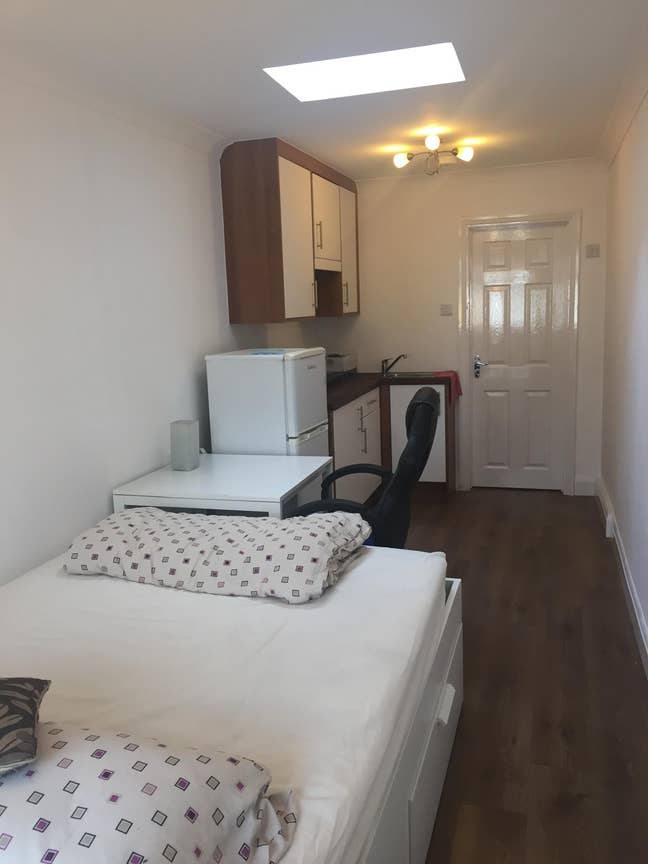 Self contained studio with own access Main Photo
