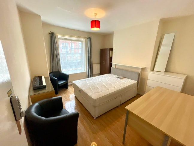 Fantastic Room in Prime Location+All Bill Includin Main Photo