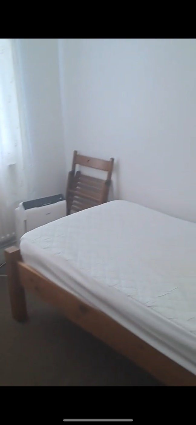 The room is perfect for one person. Main Photo
