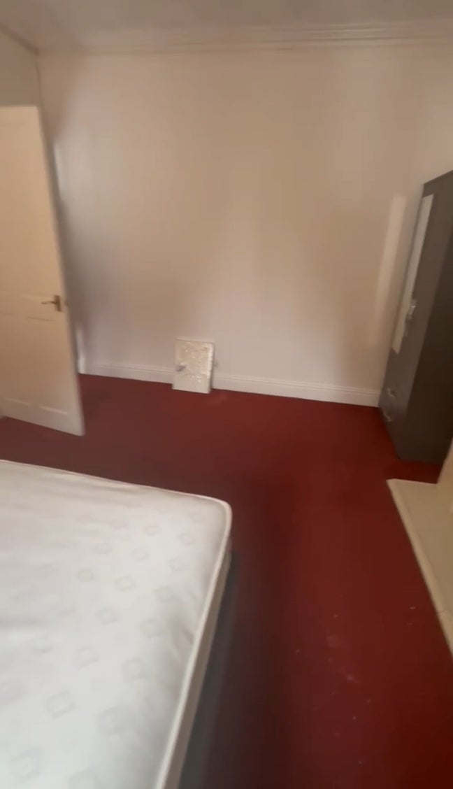 Furnished spacious room inclusive of bills  Main Photo