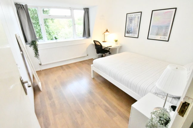 Spacious Double Bedroom Close To Q.M.U. Main Photo