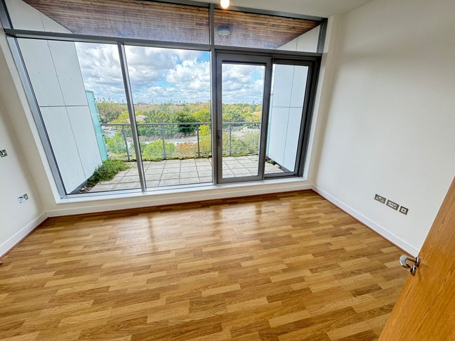 🏡 Brand New 2Bed Flat 7th Floor with Canal view  Main Photo
