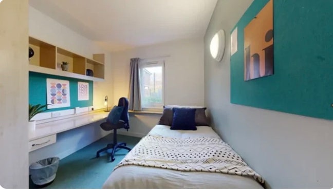 En suite mezzino creek court room available  Main Photo