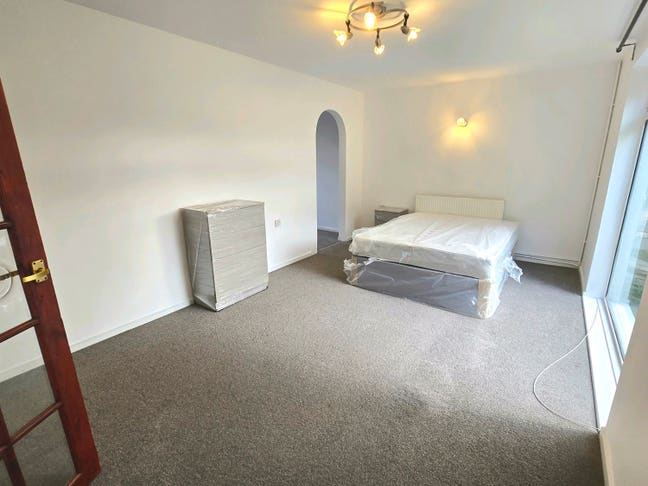 New Bright Rooms Great Location Inc Bills Main Photo