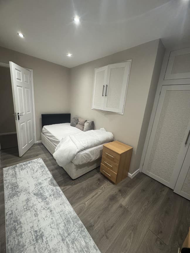 Large single room  Main Photo