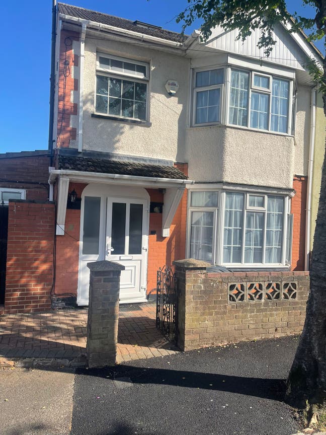 🏡 6-Bedroom House | Rooms from £450 to £800 | Bil Main Photo